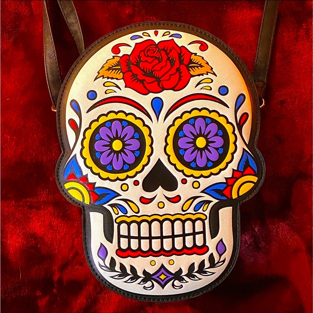 🧨MAD ENGINE SUGAR
SKULL CROSSBODY BAG (SEND ANY OFFERS OVER $44 AND ITS YOURS‼️)